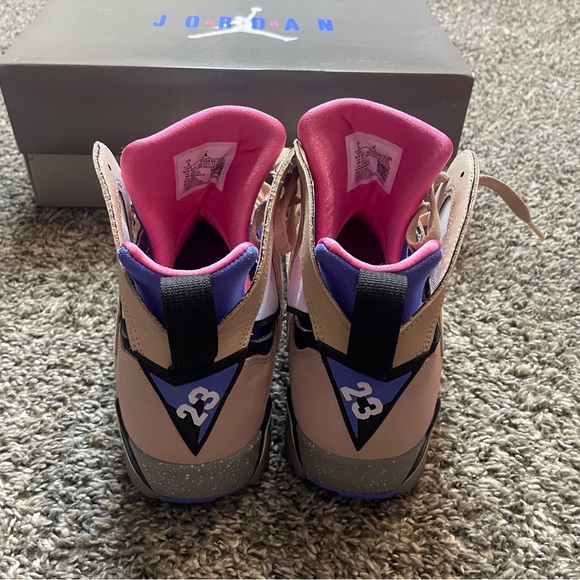 Jordan 7 Retro SE
Sapphire - Picture 4 of 11